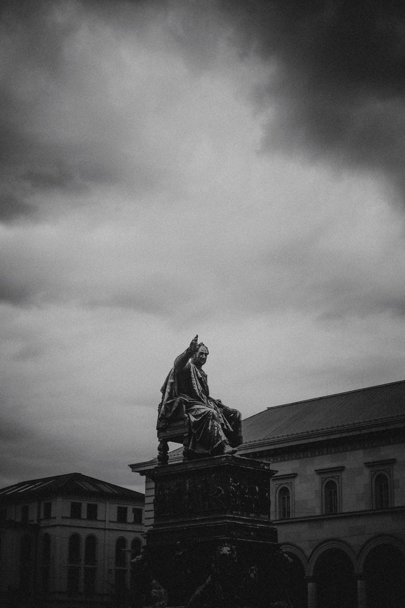 MiamiRize's tweet photo. München in B&amp;W https://t.co/tGPNENKaji