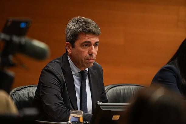 SEPC_nacional's tweet photo. Radicals sí que ho som, però no esteu en posició de parlar de violència... https://t.co/qYj02S9w6T