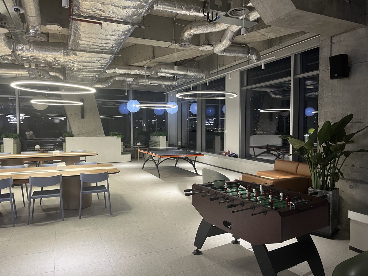 lrntex's tweet photo. Authentic b2b SaaS office in the Shenzhen Special Economic Zone https://t.co/W9leVtQprk