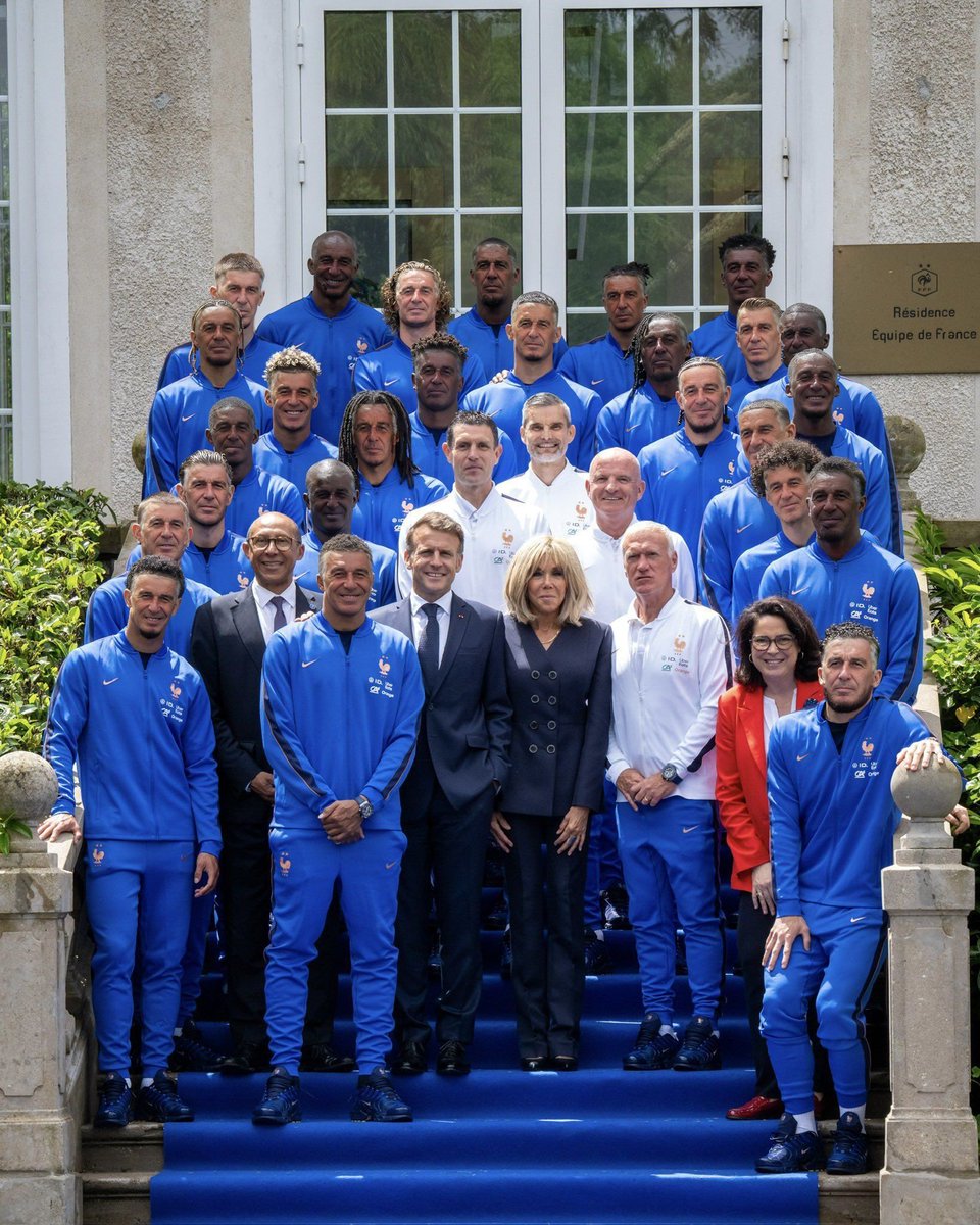 paolodurex's tweet photo. La nazionale "francese" 🤮 https://t.co/KSNNvE7z6W