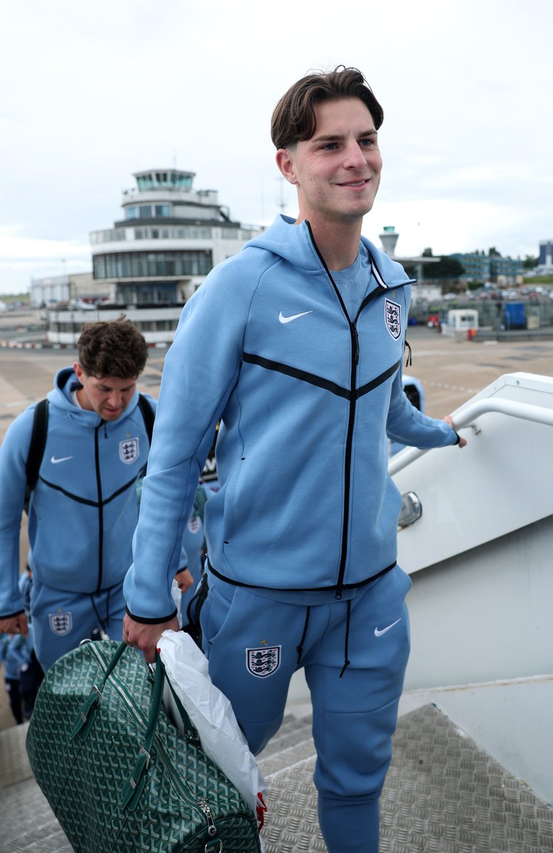 afcbournemouth's tweet photo. Alex has landed in Florida to help @england prepare for the World Cup ✈️🙌 https://t.co/zlndqWIn8a