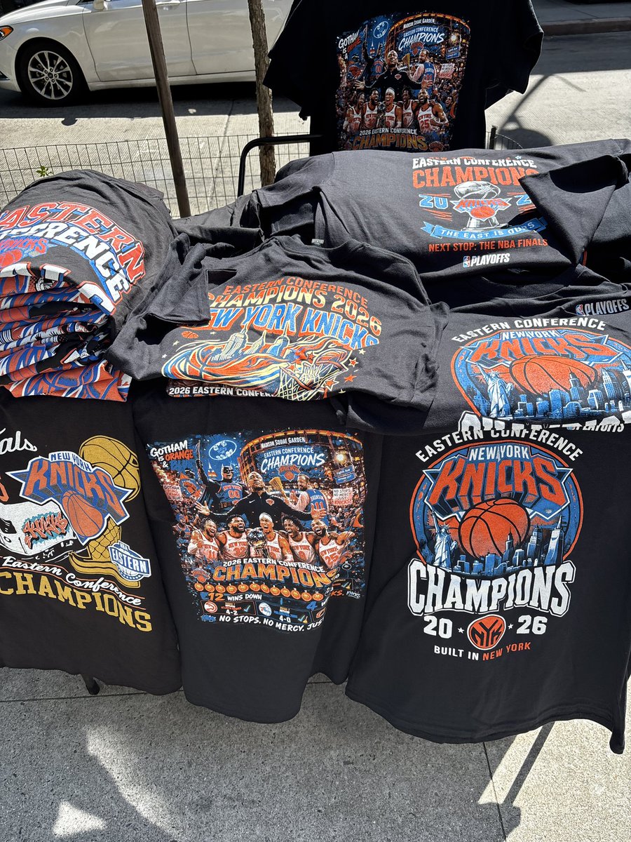 crisknowsball_'s tweet photo. Look what I found in the wild in Brooklyn https://t.co/KMQzb3eH0F