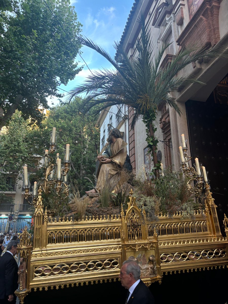 elllamadorcsr's tweet photo. San Isaías sale después de 95 años a presidir un altar del Corpus @Hdad_Montserrat 📹@Andrescoboscof https://t.co/rd9BLmZ5b9