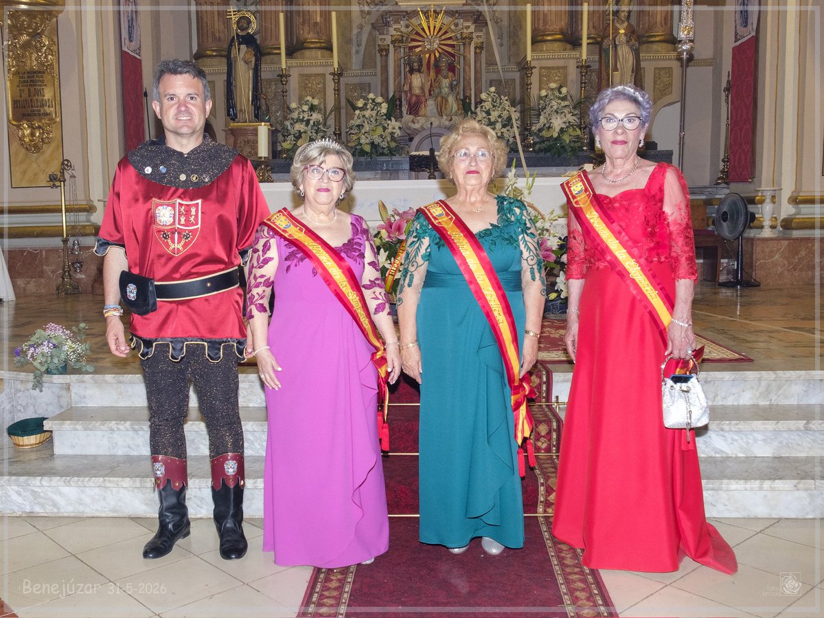 vicentecases's tweet photo. Las comparsas de Moros y Cristianos, junto al pueblo de #Benejúzar, protagonizamos una emotiva ofrenda floral a nuestra querida Virgen del Rosario, Patrona de #Benejúzar.

Un acto cargado de devoción, tradición y sentimiento. https://t.co/MGifc8kOpD