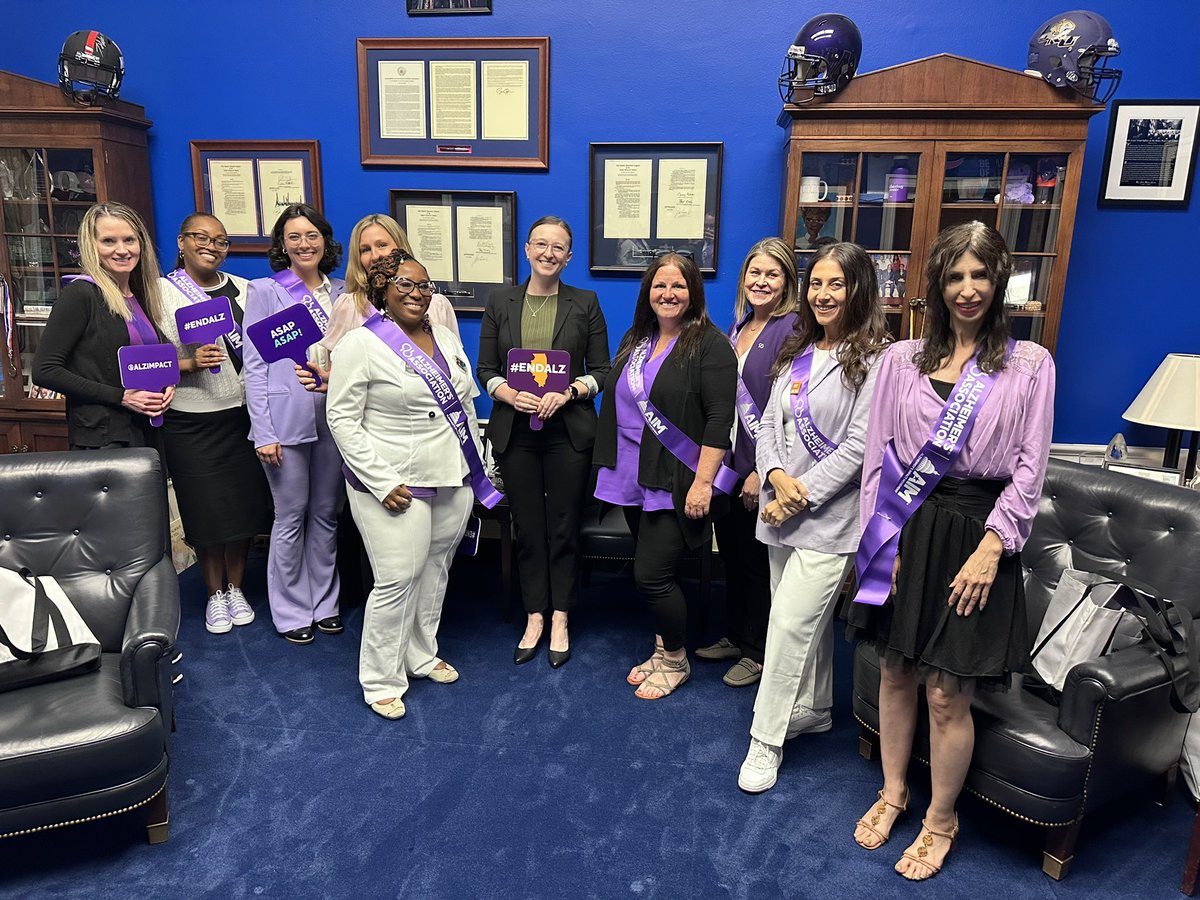 lynn_with_an_A's tweet photo. Thank you @RepRobinKelly for your continued support in fighting Alzheimer’s &amp; other dementia! It was an honor to meet with your staff today to share our stories &amp; the importance of the #ASAPact for Alzheimer’s Screening &amp; Prevention 💜 https://t.co/syZs4uIYhi