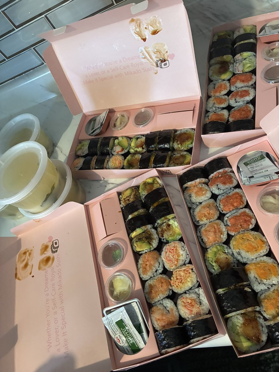 faintlimits's tweet photo. Sushi https://t.co/FzsXk5SZA2