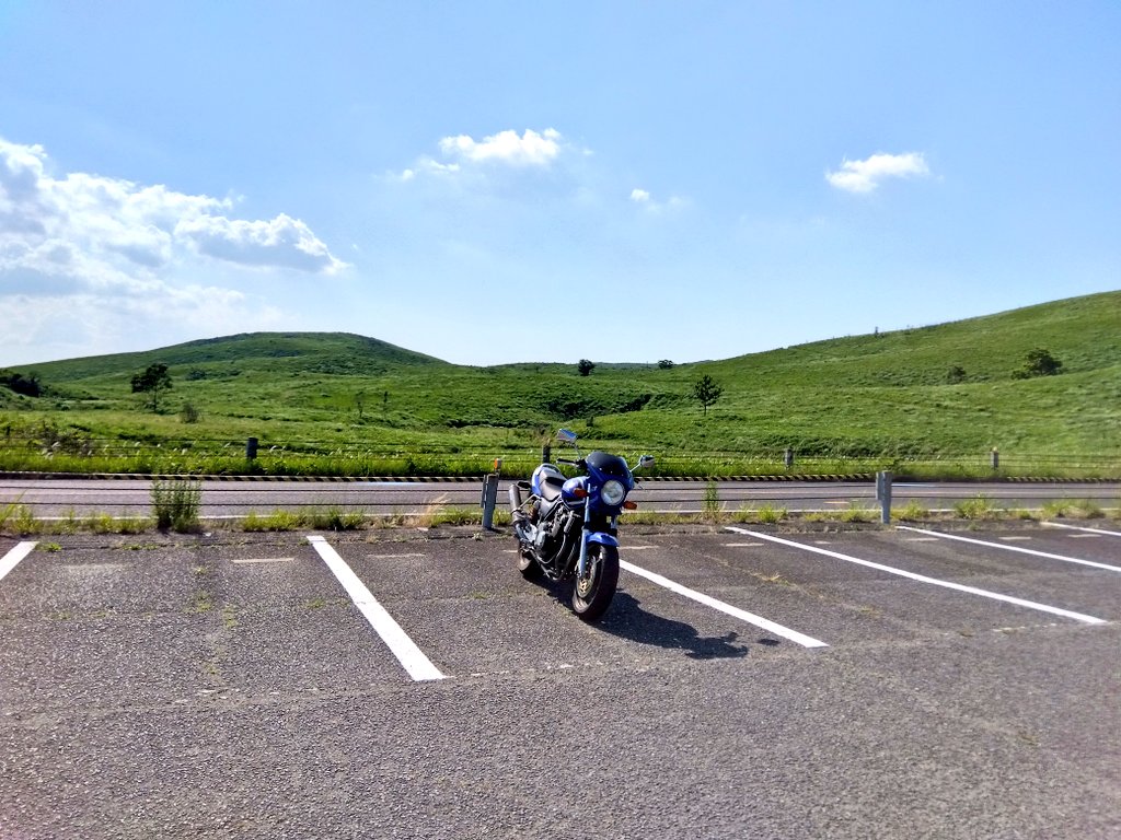 takoito_3's tweet photo. 最近のツーリング写真📸
月1くらいで乗ってるかな？だけど歴代バイクで乗ってて一番楽しいバイクなのよねぇ
VTECに切り替わった瞬間、鳴り響くあの音がたまらん🫰
あれで車検対応だからつくづく思うけど、バイクのマフラー音量規制ってほんま甘いよね🙄笑 https://t.co/nO0bbzIdaK