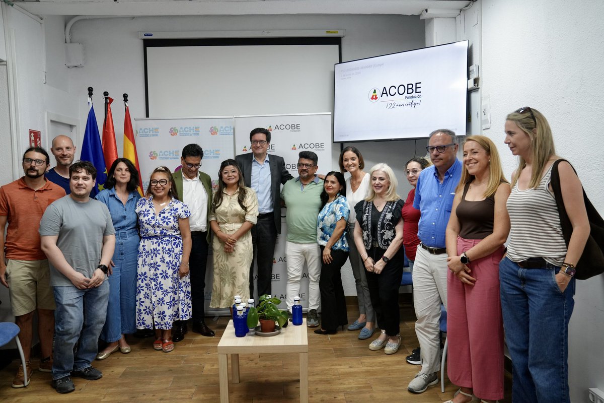 oscarlopeztwit's tweet photo. Muy emocionante escuchar hoy a personas migrantes contar cómo la regularización va a cambiar sus vidas: poder firmar un contrato, alquilar una vivienda, vivir con tranquilidad o reunirse con sus familias.

Gracias a ACOBE y ACHE por su compromiso y por acompañarles en el proceso. https://t.co/WWnrDov3Hi