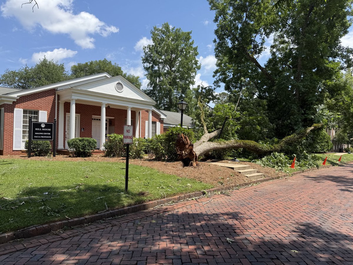 BradyTalbert's tweet photo. CAMPUS CLOSED: A closer look at damage at the University of Montevallo. The campus is closed today. A university spokesperson tells me they intend to reopen tomorrow. @WBRCnews @Montevallo https://t.co/wOSdsIx1dq