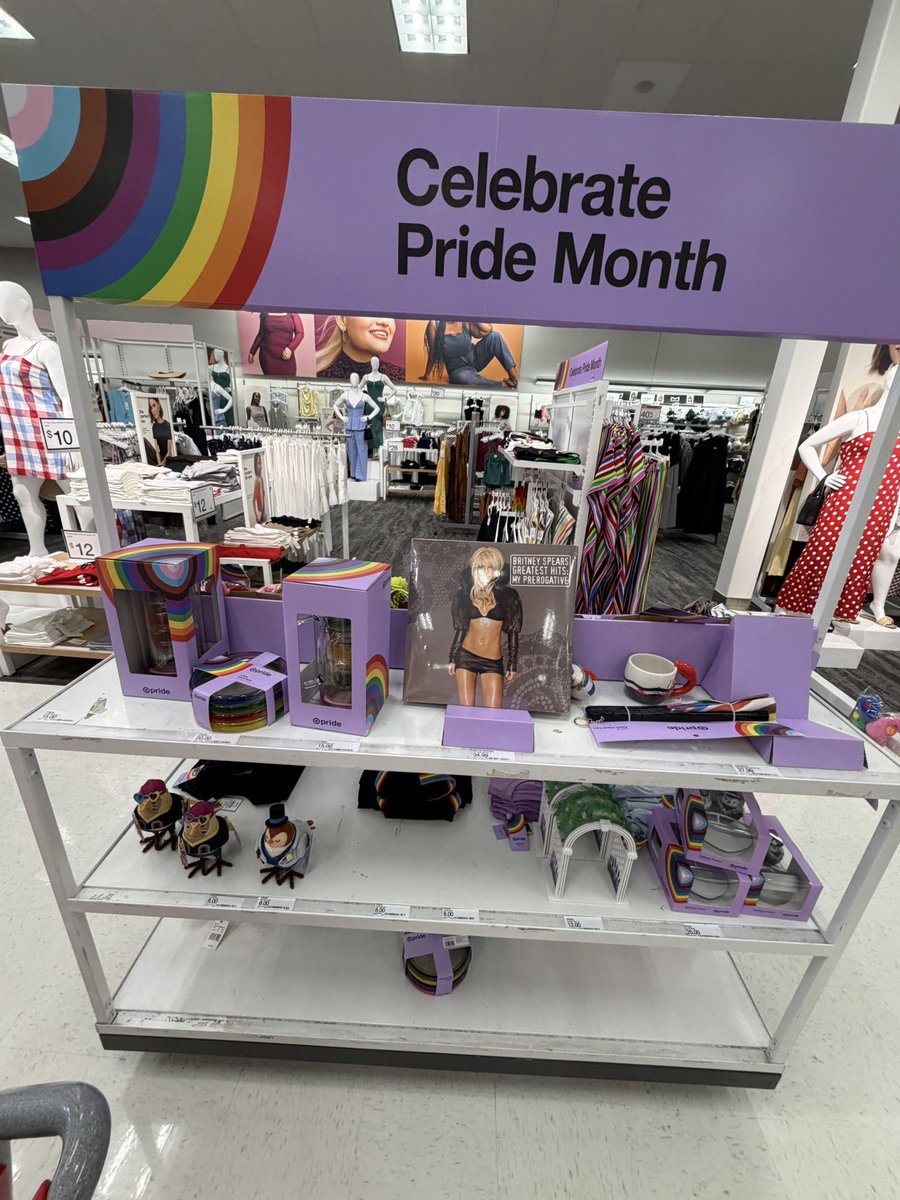 breatheonmiley's tweet photo. This is how you celebrate pride month https://t.co/pEttUxyWrL
