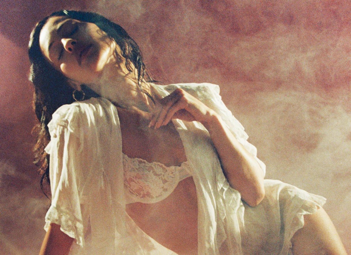 DressedDailyy's tweet photo. More pictures of Alexa Demie photographed by Petra Collins https://t.co/81y9TtOrd0