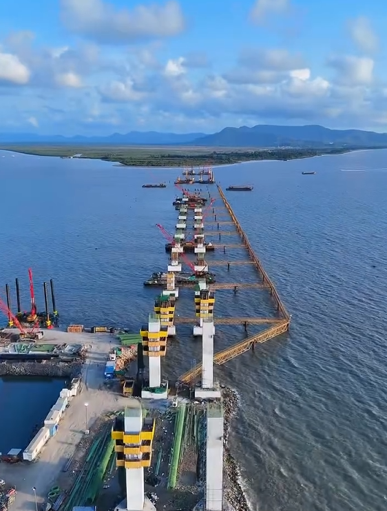 cbdhage's tweet photo. #Revas–#Karanja Sea Bridge construction Progress.
PC-drone_vibes_124