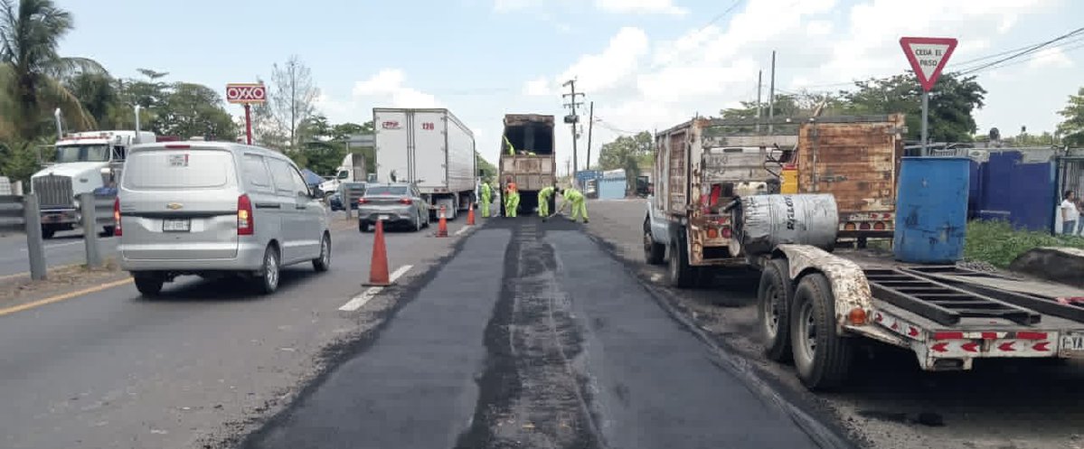 SICT_Veracruz's tweet photo. 🚧 Realizamos renivelaciones aisladas en el Libramiento de Veracruz.

🛣️ Los trabajos se efectuaron del km 9+935 al km 9+960.

✅ Se mejoran las condiciones de rodamiento y la seguridad vial.

🚙 Más comodidad, movilidad y menor desgaste para los vehículos.

🤝 SICT Veracruz trabaja por carreteras más seguras para todas y todos.

#ConservaciónCarretera