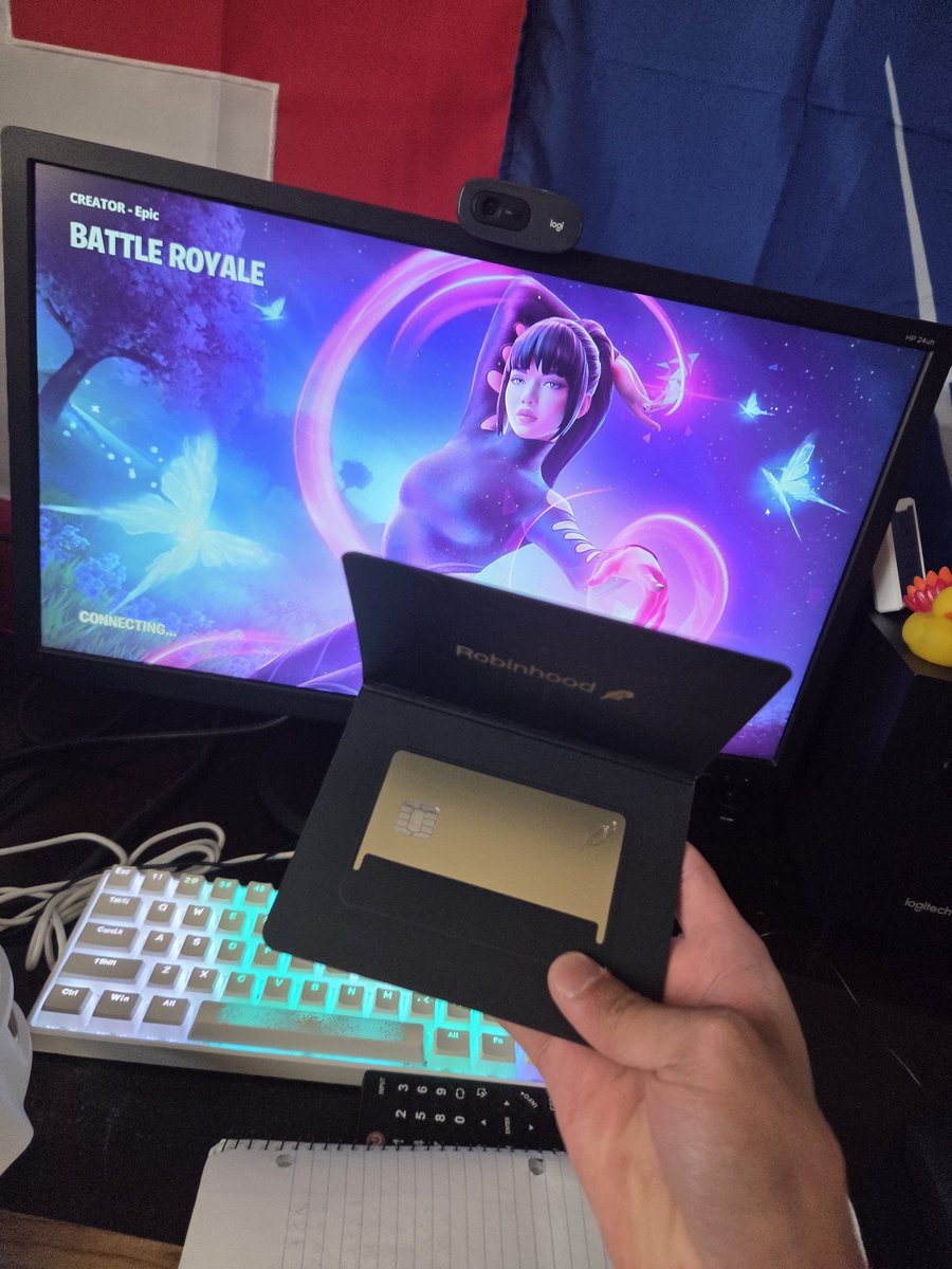 TheInVEDSTOR's tweet photo. Got the robinhood gold card🙏☺️ https://t.co/kAYgyy0mbV