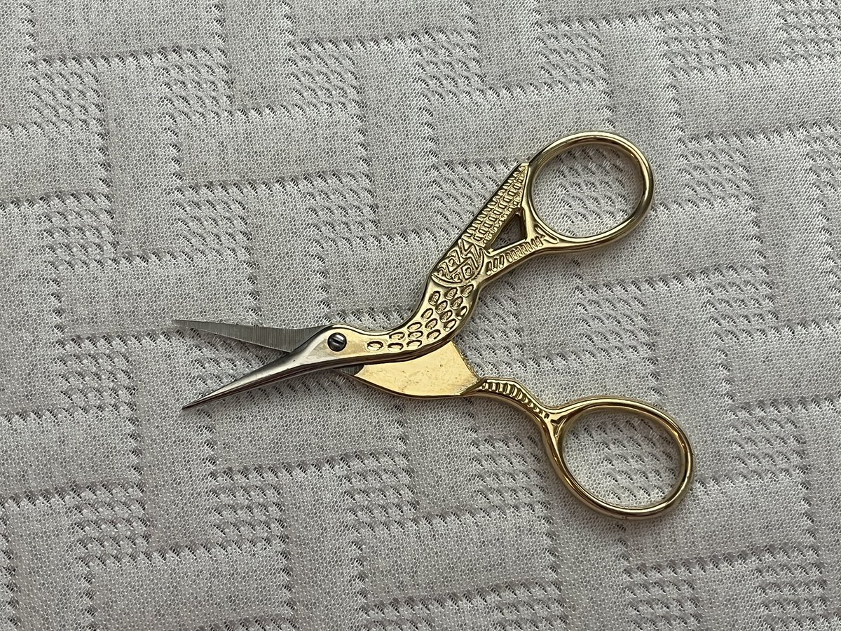 bird_gut's tweet photo. birdoomfs do we like my yarn scissors I use for crochet https://t.co/nypLUSXRPR