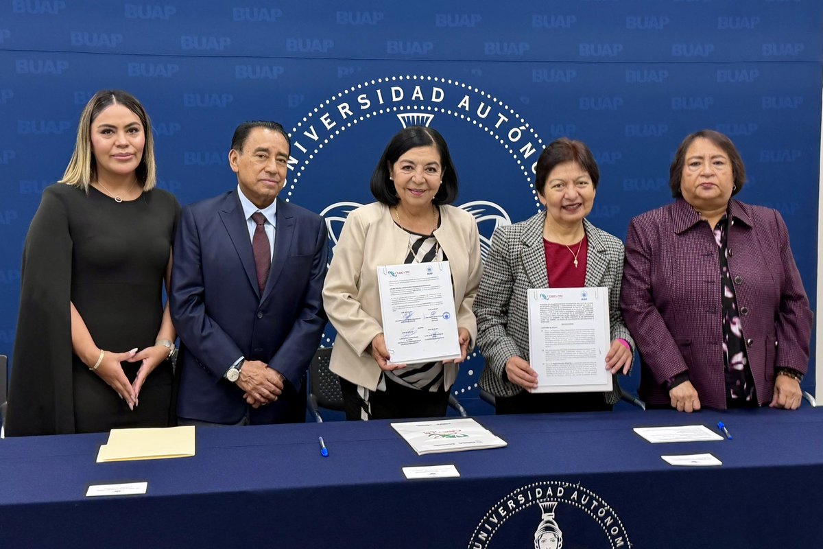 CECyTEPUE's tweet photo. 🤝 Se firmó un convenio de colaboración con la Benemérita Universidad Autónoma de Puebla - BUAP,  con el objetivo de impulsar acciones académicas, de capacitación, investigación y vinculación en beneficio de las y los estudiantes
#PorAmorAPuebla #CECYTEPuebla #HazloEnGrande https://t.co/RCjD2fxXbE