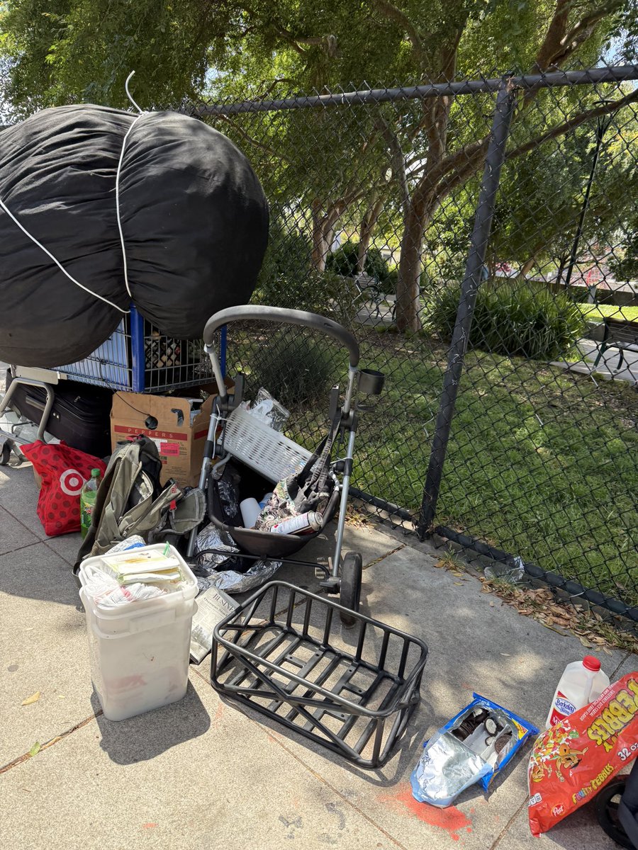 dbofsf's tweet photo. And just outside of the park on Columbia Square @SF311 https://t.co/gkrefmyUwF