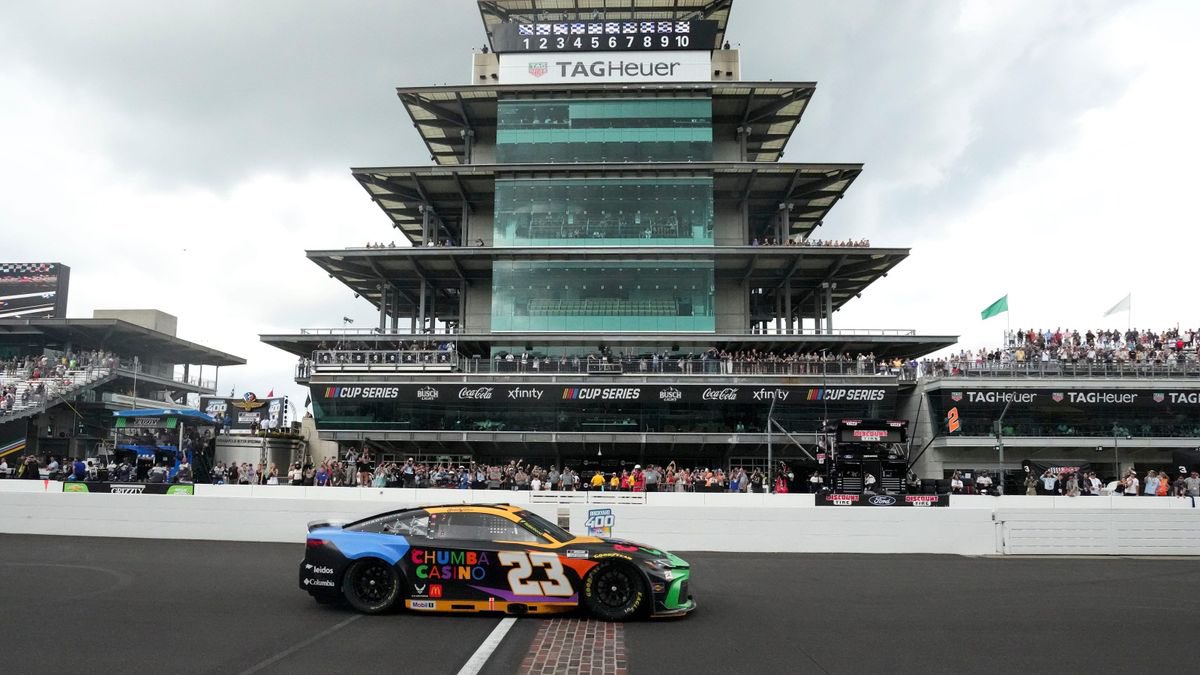 TeamWWF's tweet photo. Come join the party in our Turn 2 VIP Suite 🍻

See our suite: https://t.co/LCJWAYCNvI

#teamwwf #brickyard400 #nascar https://t.co/0aJLy8tD9y