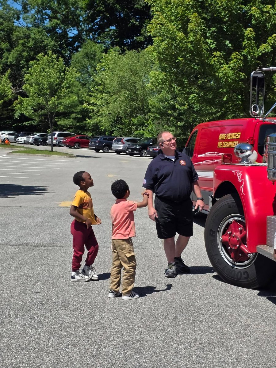 BowieVFD's tweet photo. BVFD Volunteers participated in a Touch a Truck event today at Chapel Forge Early Learning Center @CityofBowie We enjoyed the opportunity to talk with the kids about how fire engines work and basic fire safety. https://t.co/hA2K7rFlBu