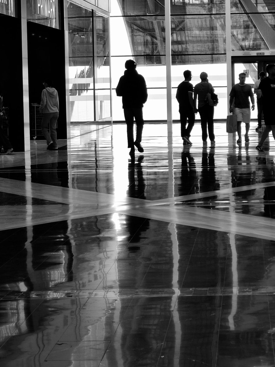bermaxo09's tweet photo. #streetphotography #monocrhome https://t.co/Att9UAd746