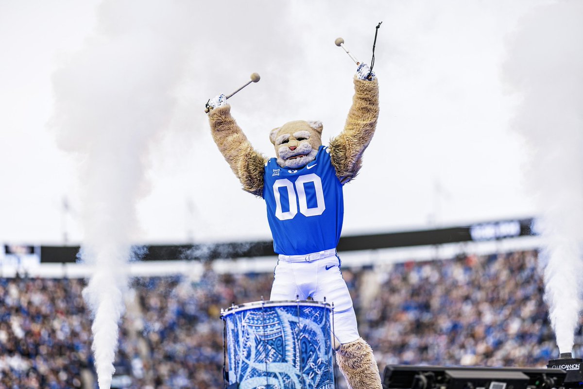 CriddleBenjamin's tweet photo. Stewart Mandel ranks BYU 8th in his latest Top 25

https://t.co/ka9viMI8Ak

📸: @BYUFOOTBALL @BYUphoto https://t.co/Zdzj2cFIVm
