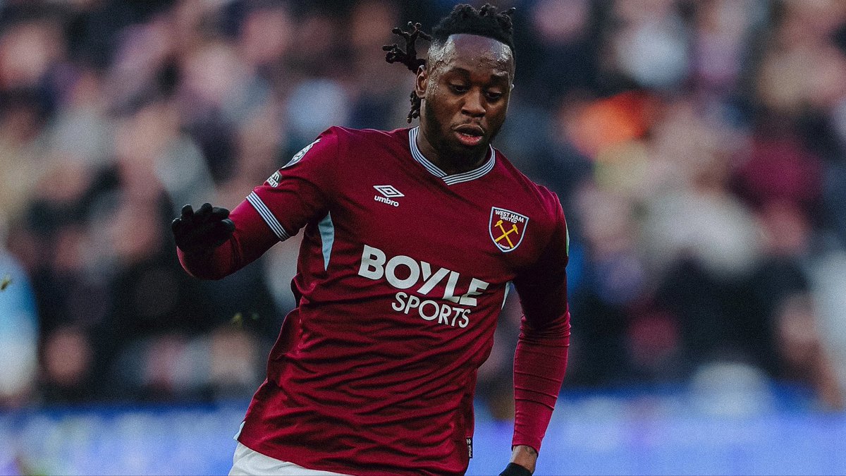 WestHamViews_'s tweet photo. Multiple Premier League clubs are interested in West Ham full-back Aaron Wan-Bissaka, which includes Everton.

Our former manager David Moyes is interested in signing several players from the club this summer following our relegation.

[@ExWHUEmployee] #WHUFC #COYI https://t.co/QGLd59eQnw