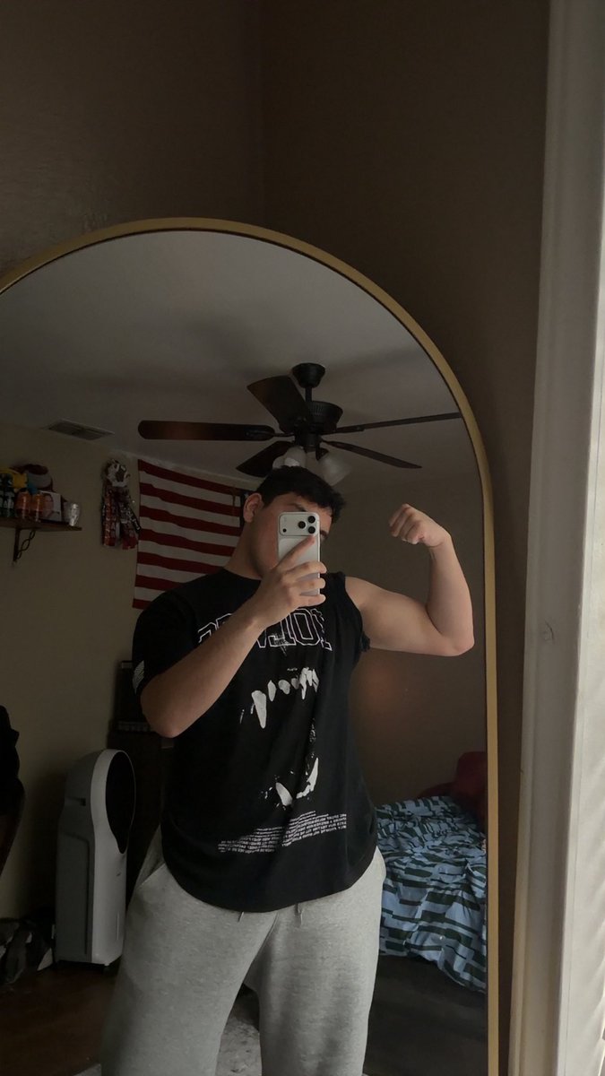Jathann's tweet photo. we should 1v1 but in bed https://t.co/wkMiYaToD9
