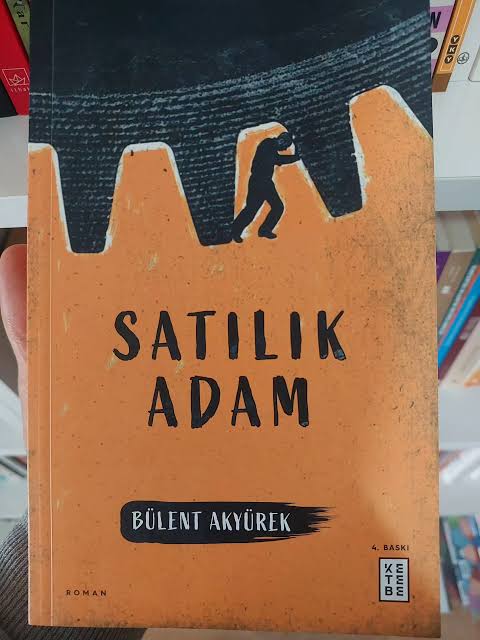 yazarca__'s tweet photo. Rahmetli Bülent Akyürek abinin "satılık adam" kitabını okuyorum.. Kendisi bu kitap için " başyapıt olacak " demişti.. Okuduğum kadarıyla bir başyapıt olmasa bile başyapıt olmaya yaklaşmış.. Hani derler ya ; bi tık altında.. 

#bülentakyürek #satılıkadam #kitap #okuyucuyorumları https://t.co/IMGaMrealu