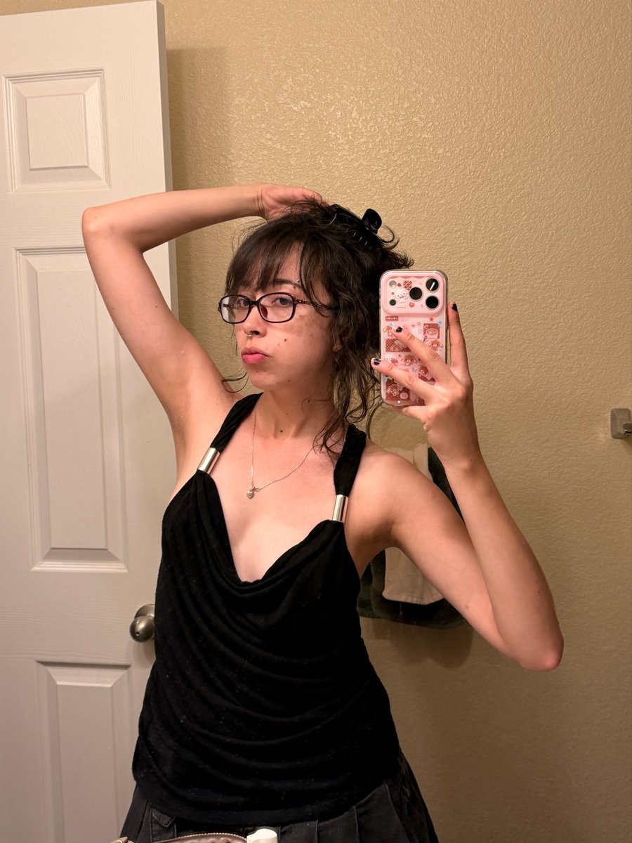 vanisorbet's tweet photo. no makeup lina https://t.co/Y49fDN5vL6