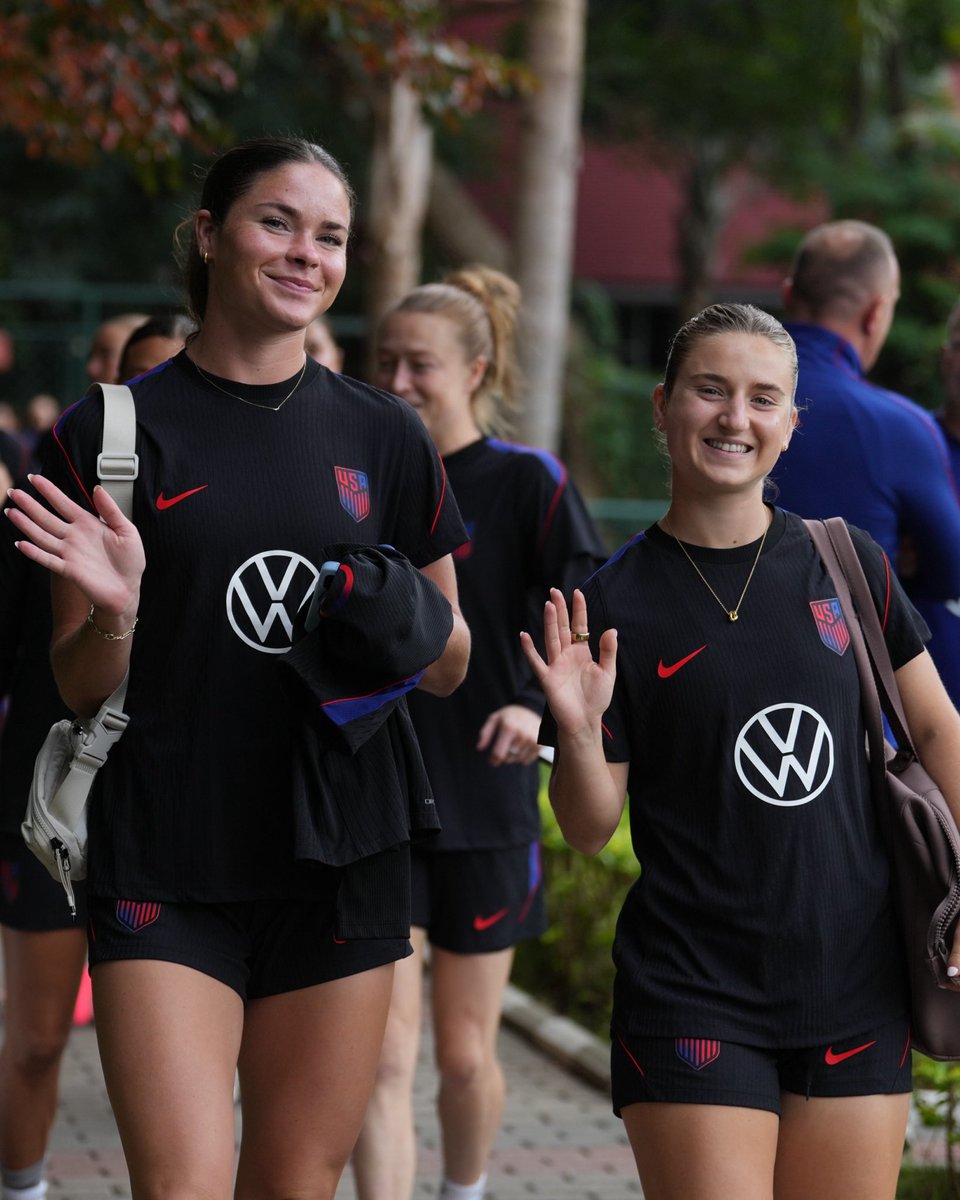 USWNT's tweet photo. Hi from Brazil 👋 https://t.co/cVo6wjprBQ