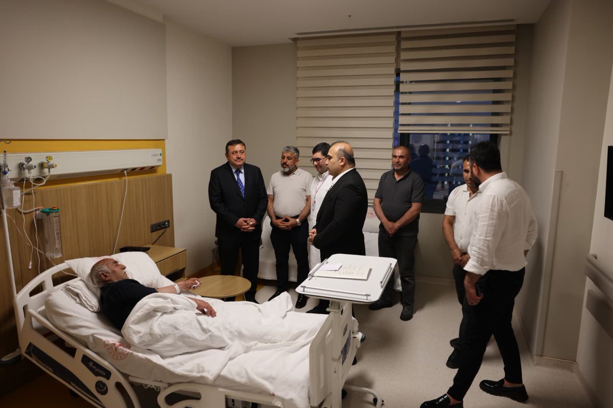 fmfedaioglu's tweet photo. 📍Gaziantep Şehir Hastanesi

İl Başkan Yardımcımız Sayın Fatih Deniz ve Gaziantep Şehir Hastanesi Başhekimi Prof. Dr. Ahmet Uluşan ile birlikte Gaziantep Şehir Hastanesi’nde tedavi gören Sayın Ahmet Yıldırım ile tedavi süreci için Van ilimizden gelen Sayın Adil Aydın’ı ziyaret ettik.

Hasta vatandaşlarımızın sağlık durumlarına ilişkin bilgi alıp geçmiş olsun dileklerini ilettik.

Hastalarımızın moral ve motivasyonlarına katkı sunan ziyaret kapsamında, fedakârca görev yapan sağlık çalışanlarımıza teşekkür eder, tüm hastalarımıza Rabbimizden acil şifalar ve en kısa sürede sağlıklarına kavuşmalarını dileriz. 

@Akparti 
@AKGMTeskilat 
@hakanaksu058 
@iekarayel 
@DrYerebakan 
@fatihhdenizz27 
@gantepsehirhst
@AKPartiG_Antep