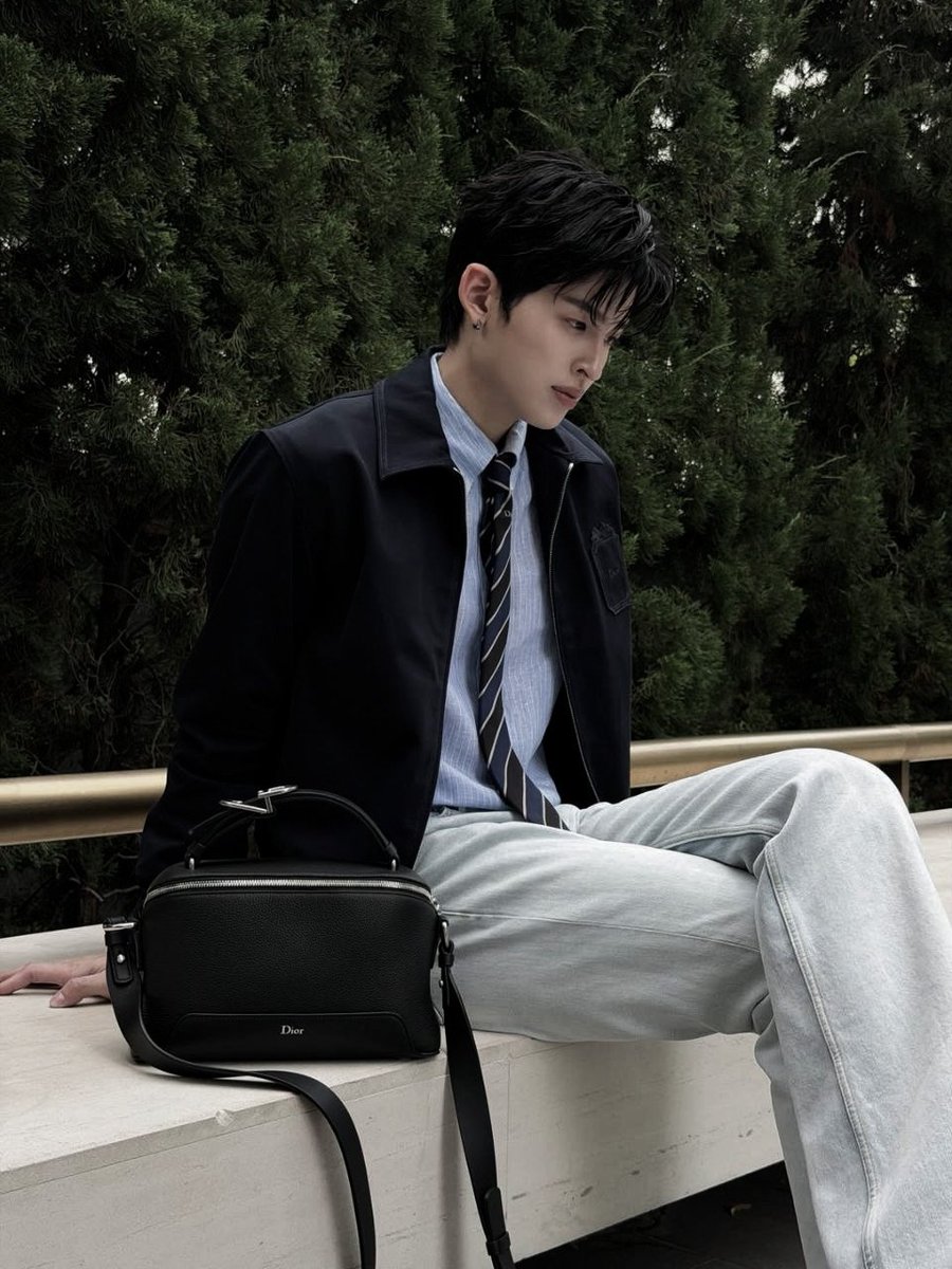 naravsit's tweet photo. There's a certain beauty in simplicity—the kind that doesn't rely on being the loudest in the room. Just quiet confidence, natural elegance, and a moment that feels effortlessly refined. https://t.co/0gvojwawM4