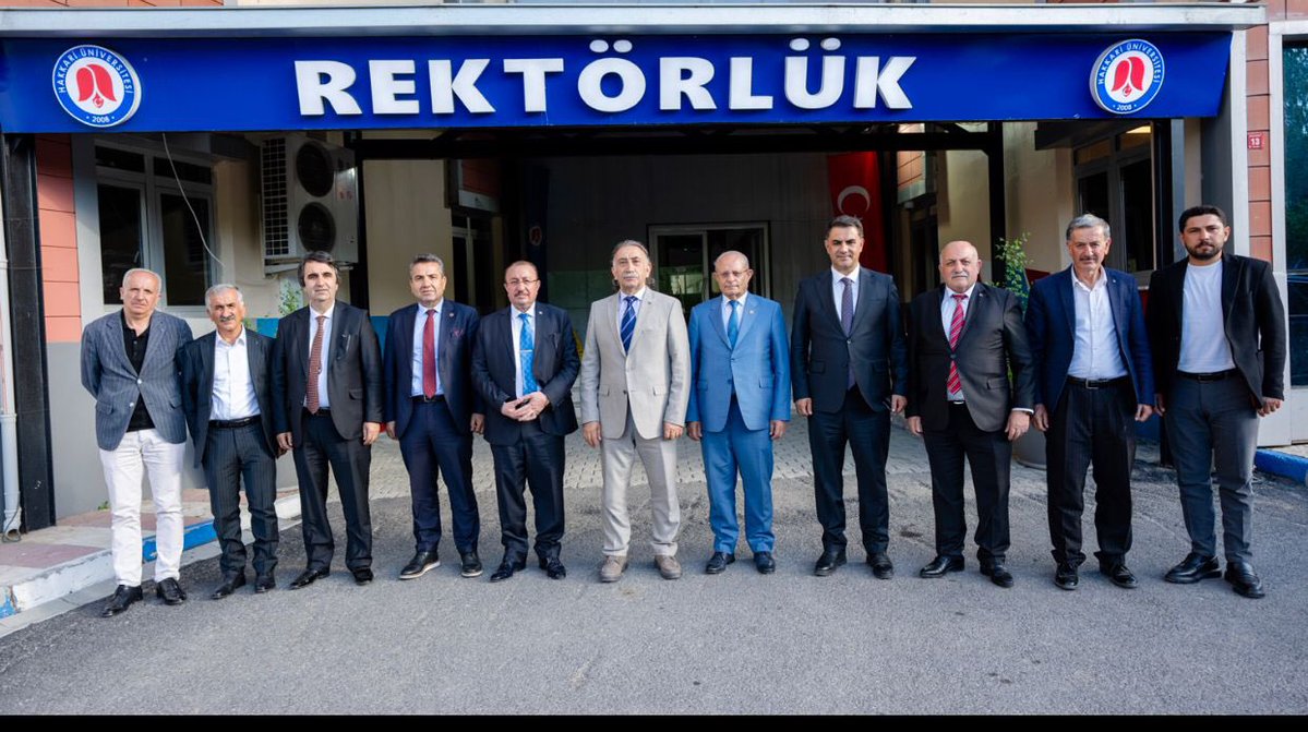 MS_Ozbek's tweet photo. Kurucusu olduğum Kadim Aşiretler Federasyonu genel bşk ve üst kurul üyeleri ve Aşiret mensuplarımız ATAN Ailesi  ile #HakkariÜnivetsite Rektörü prof.Dr Sayın. Musa GENÇCELEP beyi makamında ziyaret ettim.Misafirperverliğinden dolayı kendisine teşekkür ederim. @hakkariuniv https://t.co/zBNq8su0oG