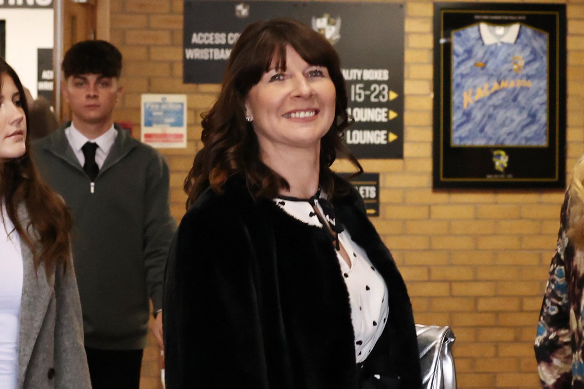 ValeSupporters's tweet photo. Everyone at Port Vale Supporters Club is deeply saddened by the passing of Lisa, daughter of John &amp; Dell Rudge. Our thoughts are with John, Dell and the family at this heartbreaking time. 🖤🤍 https://t.co/j5ytArzjwV