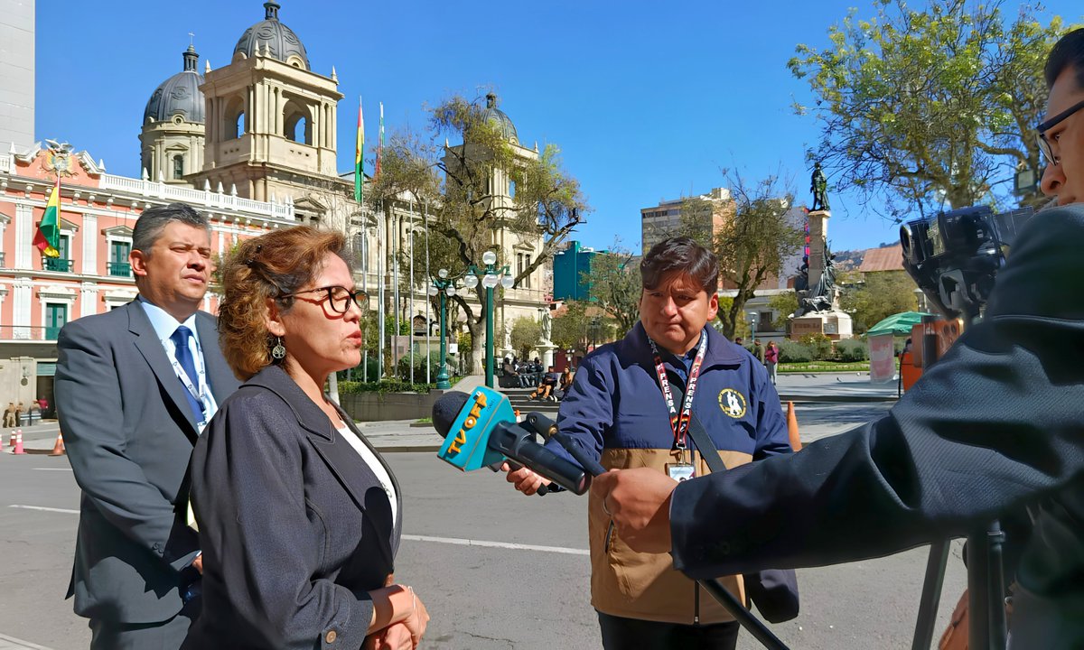 Contraloriabo's tweet photo. 📷 #CasoMaletas| 𝐂𝐨𝐧𝐭𝐫𝐚𝐥𝐨𝐫𝐚 𝐢𝐧𝐟𝐨𝐫𝐦𝐚 𝐚𝐧𝐭𝐞 𝐂𝐨𝐦𝐢𝐬𝐢𝐨́𝐧 𝐄𝐬𝐩𝐞𝐜𝐢𝐚𝐥 𝐝𝐞 𝐥𝐚 𝐂𝐚́𝐦𝐚𝐫𝐚 𝐝𝐞 𝐃𝐢𝐩𝐮𝐭𝐚𝐝𝐨𝐬
La Contralora interina, Lic. Sandra Quiroga Solano, compareció ante la Comisión de Investigación
https://t.co/rylePlbRqC https://t.co/lTTmCcxmup