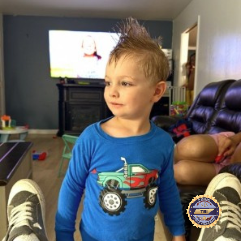 TBInvestigation's tweet photo. MORE: Tyler Hall weighs about 40 pounds, has blonde hair and blue eyes. 

He was last seen wearing a green dinosaur T-Shirt, green shorts, and gray socks. 

If you have seen Tyler, call TBI at 1-800-TBI-FIND or Clarksville PD at 931-648-0656. #AMBERAlert

2/X https://t.co/YcDFRH5YAa