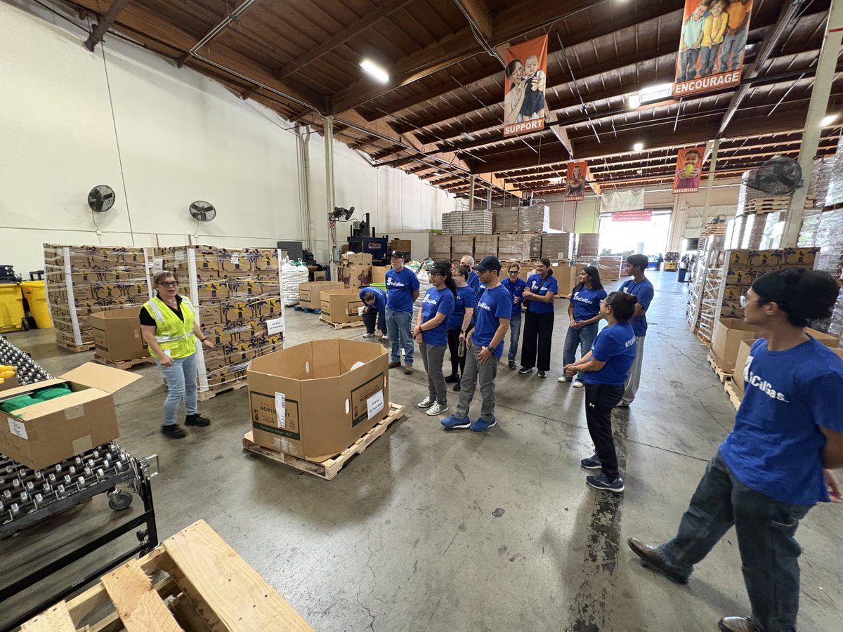 socalgas's tweet photo. As part of our month long ‘Glad to be of service’ community initiative, #TeamSoCalGas recently lent a helping hand to the Orange County Food Bank. Volunteers assisted with assembling and packing produce that will be distributed to families, individuals, seniors, and children in Orange County. Learn how you can help: https://t.co/TDtWvGwLkA

@CAPOrangeCounty 

Message funded by shareholders.