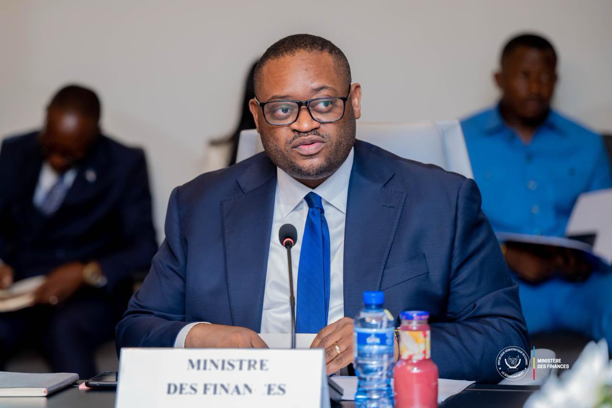 central_sage's tweet photo. 🇨🇩 La RDC sort de la liste grise du GAFI !  
Résultat d’une volonté politique au plus haut niveau.  
Sous impulsion du Président Félix Tshisekedi, le Gouvernement a enchaîné les réformes pour assainir le système financier.  
Le ministre Doudou Fwamba @LikundeR a piloté l’évaluation.  
La RDC redevient crédible aux yeux du monde. #RDC #GAFI #Economie