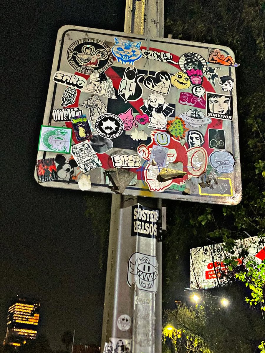 pedrollobet's tweet photo. #streetsticker https://t.co/kNvEQo7UHA