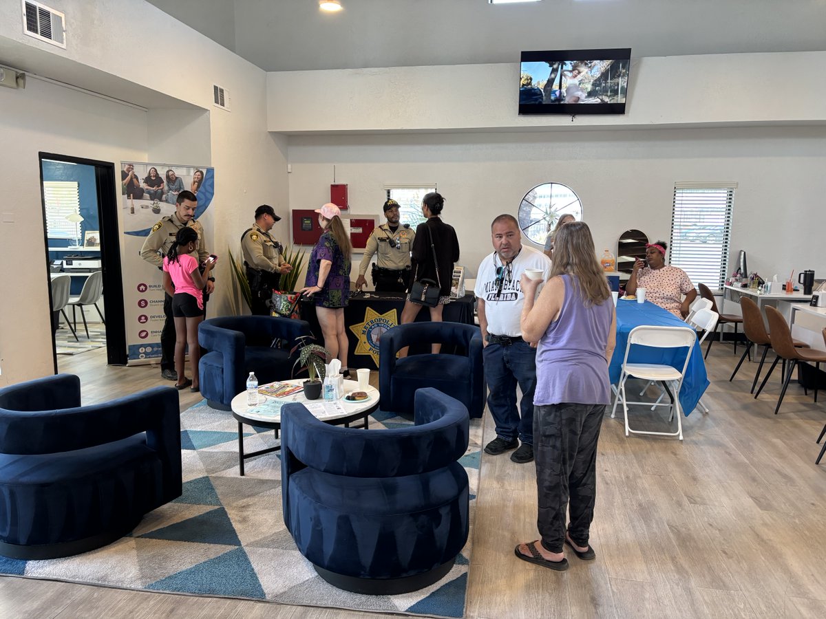 LVMPDCCAC's tweet photo. Thank you Harmon at 370 Apartments and everyone who stopped by to chat with us during our First Tuesday event. #CCAC #LVMPD #FirstTuesday https://t.co/WpS6fh2fyV