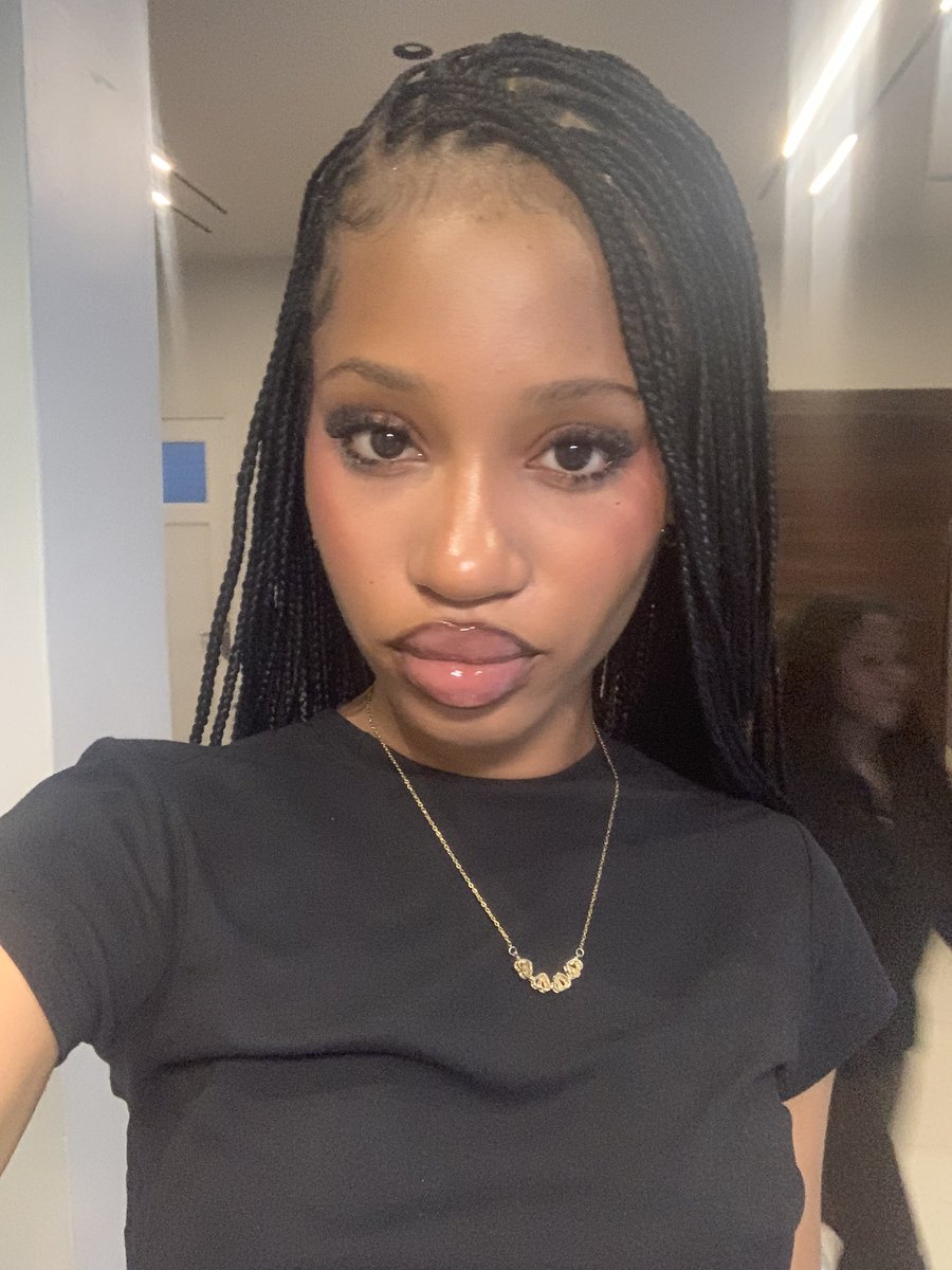 _HERMichelle's tweet photo. I need the girls to comment on my makeup!!!!
Did my lashes myself 😝 https://t.co/8nPVhV5R4E