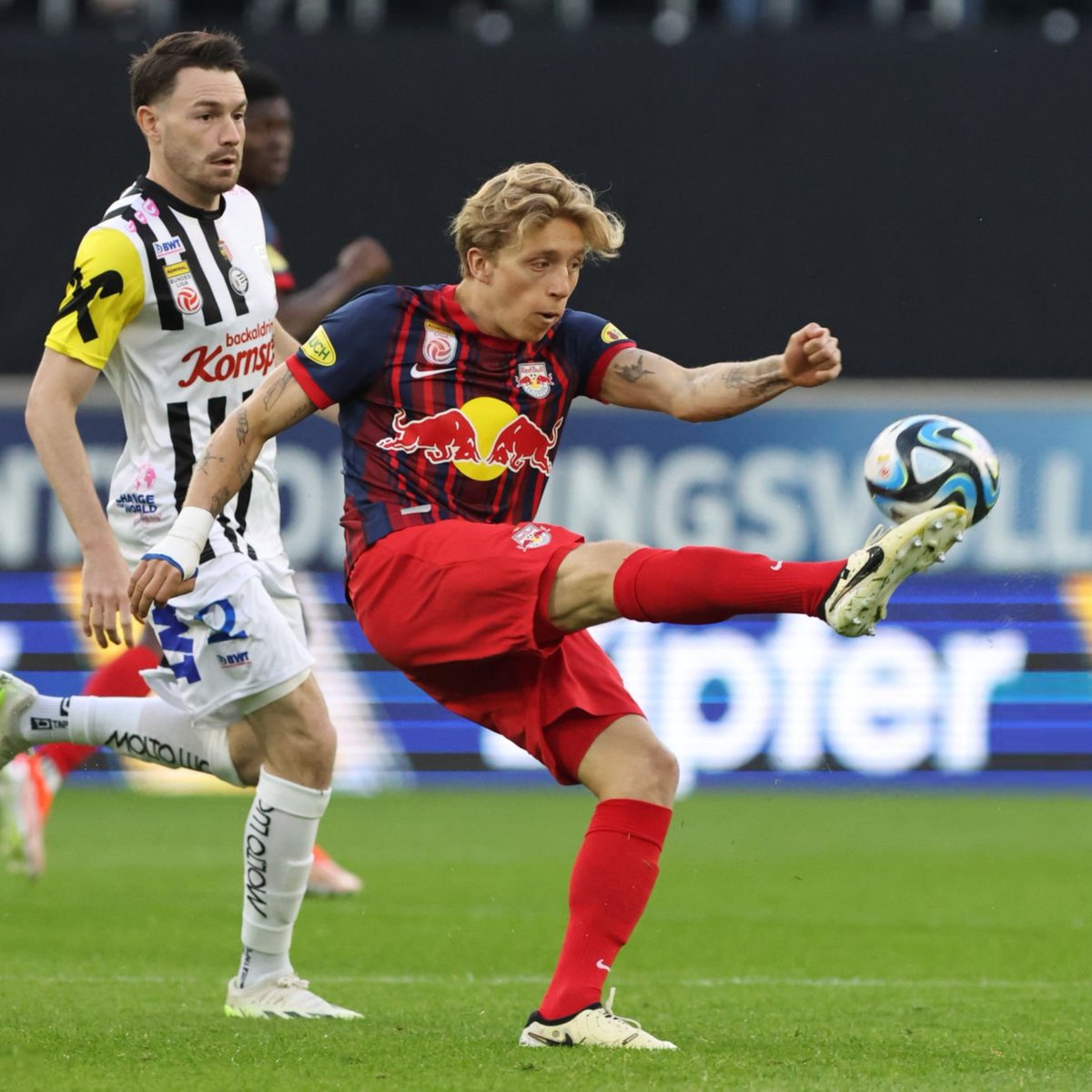 ActuL1_'s tweet photo. 🚨 MADS BIDSTRUP 🇩🇰 SE RAPPROCHE DE L'OL ! 👀❤️💙

Il est séduit par le projet lyonnais et les négociations avancent bien. 

Lyon devra convaincre Salzbourg de lâcher son joueur, valorisé à plus de 10 M€.

(@lequipe) https://t.co/X0crrrZL8N