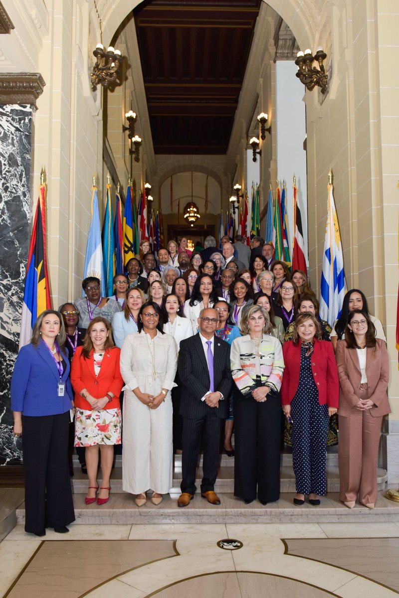 RDenOEA's tweet photo. 📢 En el marco de la 40ª Asamblea de Delegadas de la Comisión Interamericana de Mujeres, celebrada en la sede de la @oea_oficial, República Dominicana reafirmó su compromiso con la igualdad, el empoderamiento y la autonomía de las mujeres. ♀️ https://t.co/ezGRgGKA5f