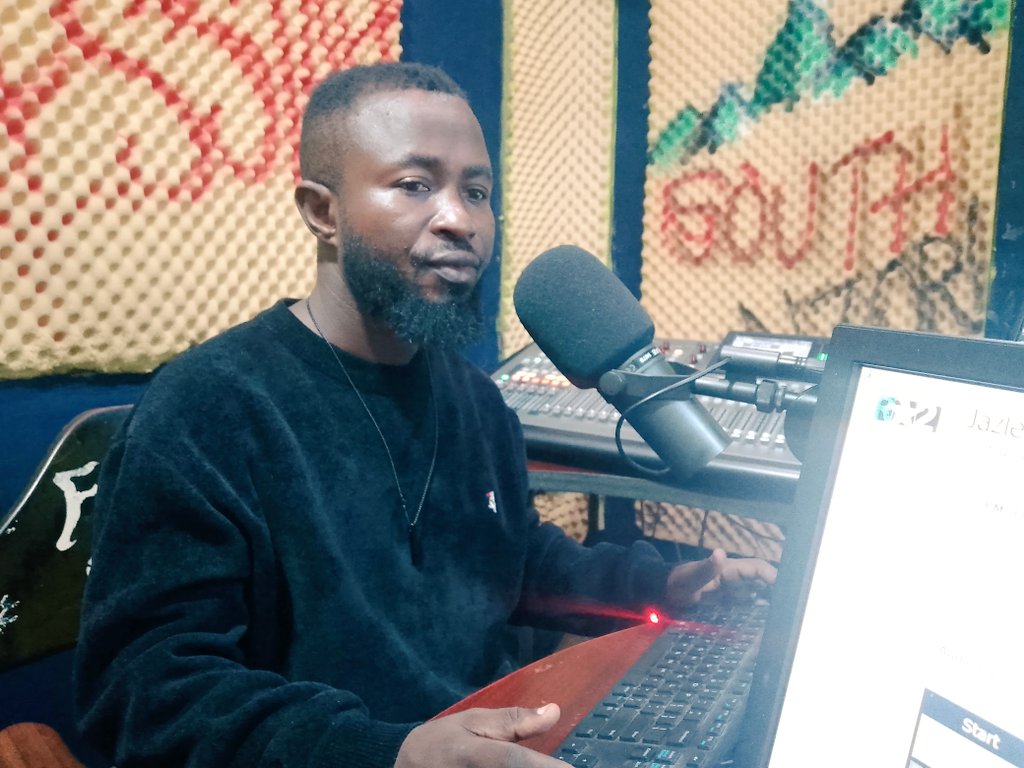 975messiahradio's tweet photo. #GOOD-FEELING  SHOW;
With #Muz Joe Lova Lova, let's dig deeper into those love stories.
#BIG POINT: Behaviors That Your Girl Lover Needs To Stop! 
🕜11:00pm - 1:00pm  📻 97.5 fm💕 https://t.co/juepFF5LPl