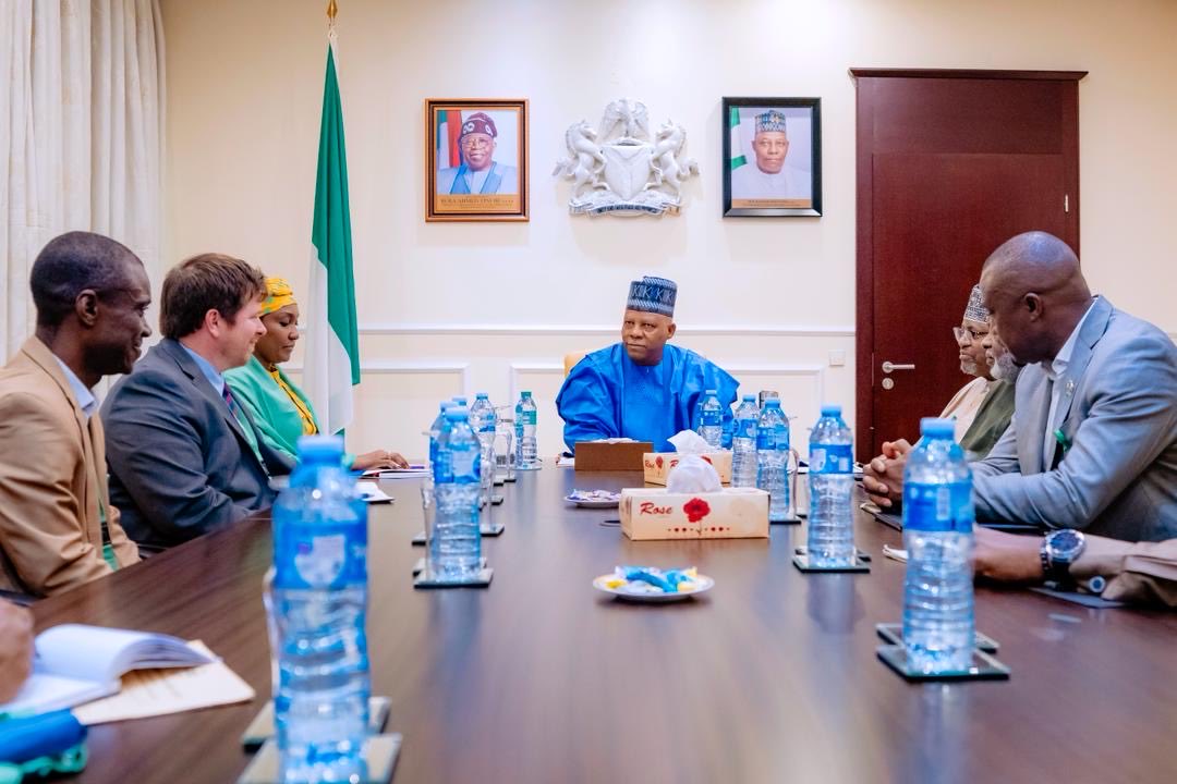 TheZubaidaUmar's tweet photo. I’m pleased to announce that the National Emergency Management Agency has received a donation of specialised communication equipment by satellite internet service provider giant, @SpaceX Starlink, to support emergency response and disaster management operations in Nigeria.

Vice President Kashim Shettima, at an audience in his office following the receipt of the technology, lauded the partnership between Space X and NEMA, and assured the management of SpaceX Starlink, represented by Mr. Peter Kroetger, of efficient and effective use of the donated equipment.

The communication gadgets comprising 91 standard and mini boxes will help address some of the critical communication challenges faced by our agency in managing emergency in underserved and hard-to-reach areas across the country.

We will deploy the equipment to 50 strategic flashpoints across the country, and our command-and-control centre will be re-equipped to improve its emergency intervention operations in the country.