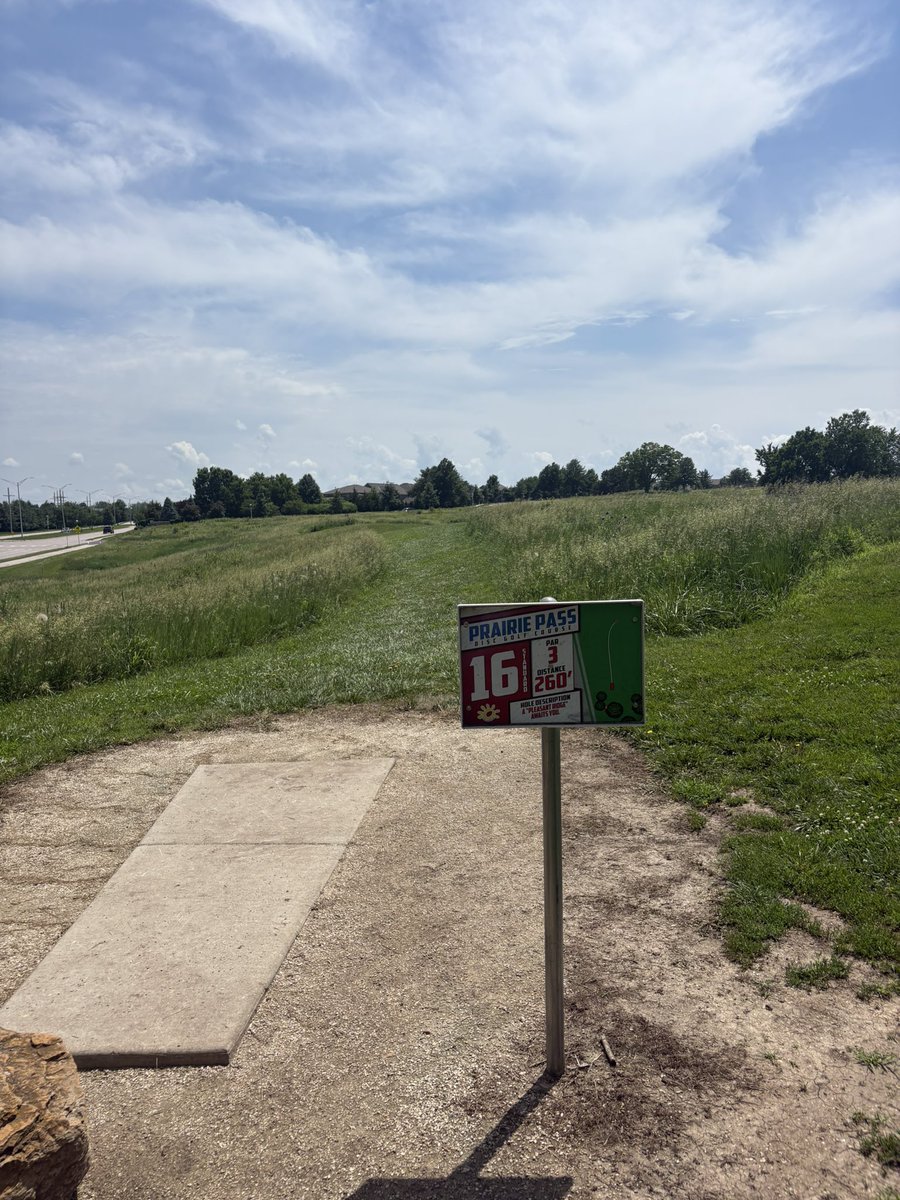Kuckleman's tweet photo. Playing golf…kinda #Expand https://t.co/VNSk8suOH3