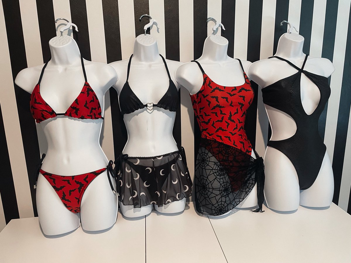 minanohime's tweet photo. Getting @hellzbellesco ready to booth at Weir Beer this Saturday ❤️🖤🦇 https://t.co/yQ1OnqyBBU