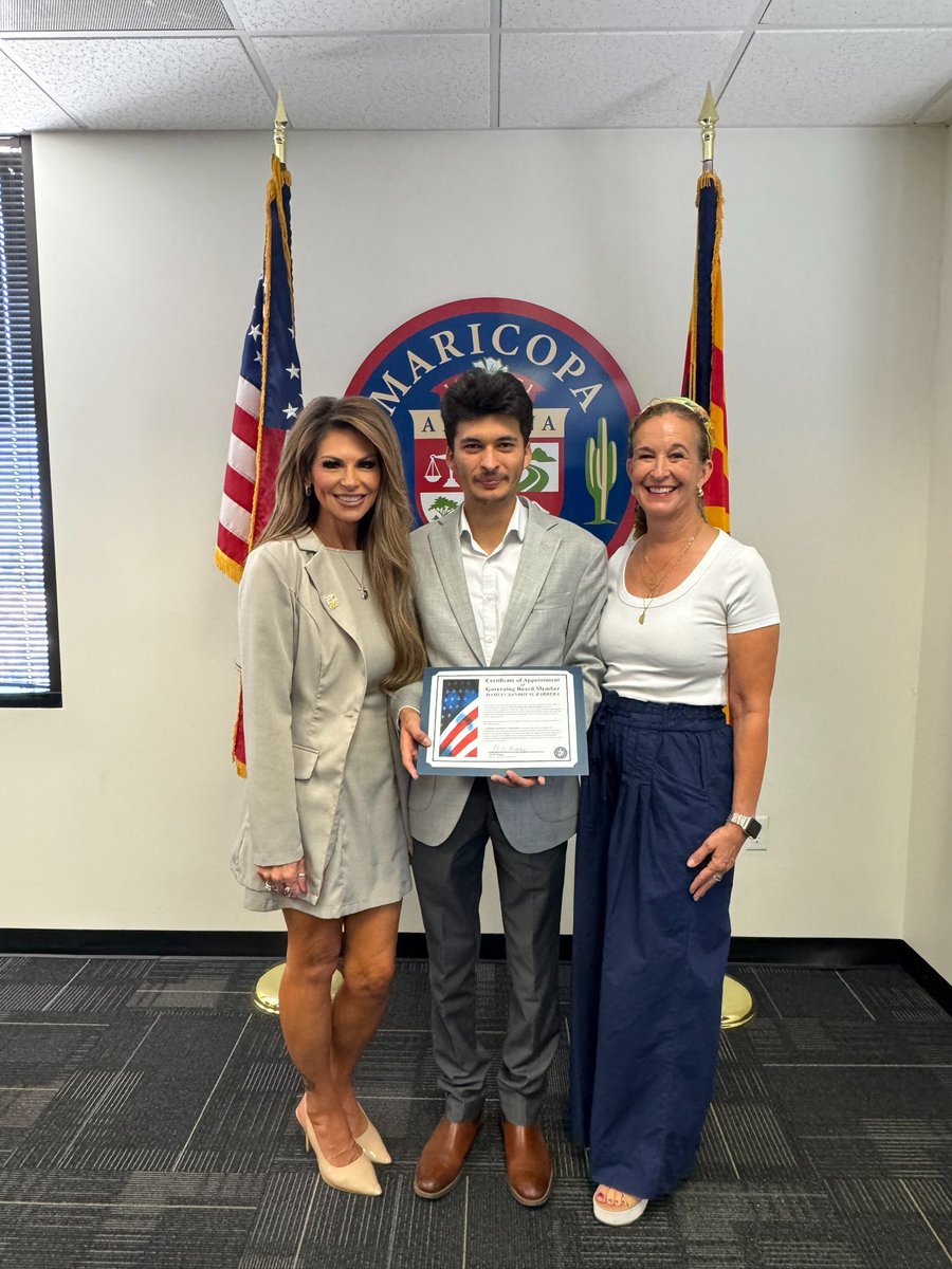 mcschoolsup's tweet photo. Superintendent Shelli Boggs swore in Damian Sandoval Barrera to Phoenix Elementary School District Governing Board today.  Congratulations, Damian! 🍎 Thank you for stepping up to serve our students and the Phoenix Elementary community. ✏️📚 https://t.co/lpLoEMyove