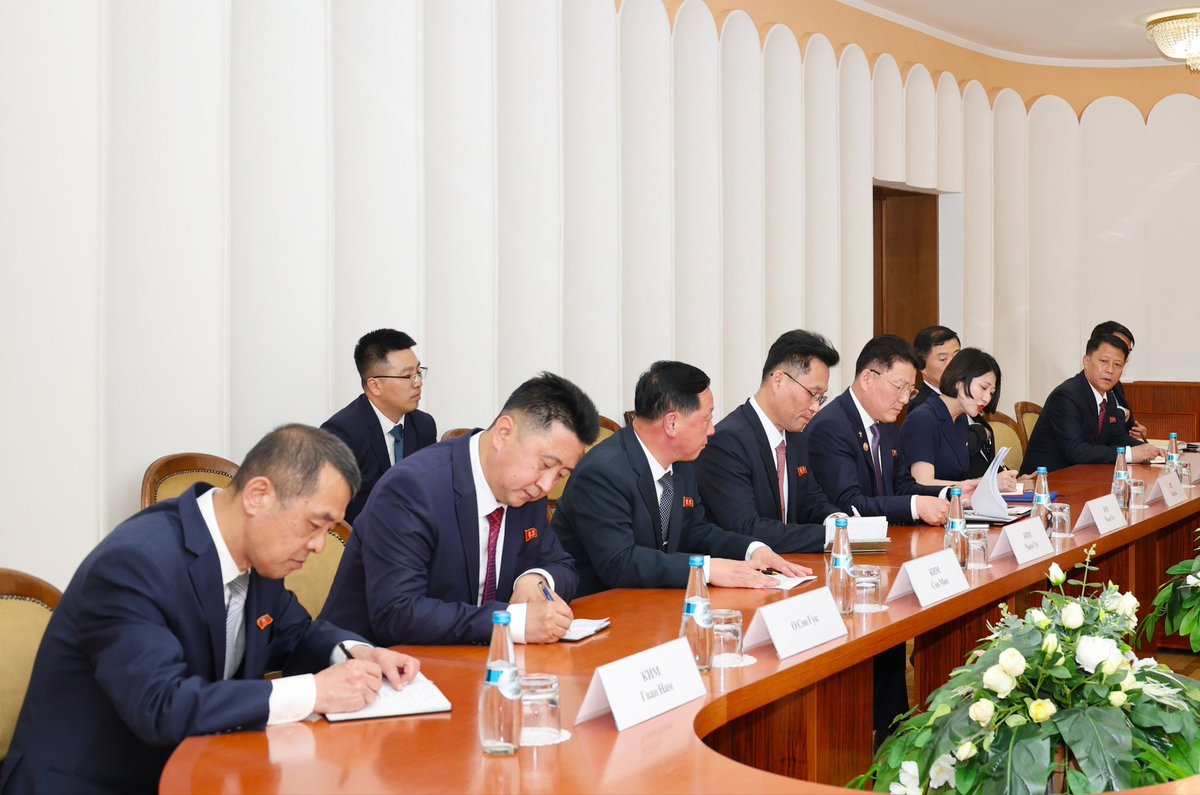 BelarusMFA's tweet photo. 🇧🇾🇰🇵 #Belarus FM Maxim Ryzhenkov met #DPRK Minister of External Economic Relations Yun Jong Ho to discuss expanding bilateral cooperation. 

Talks focused on agriculture, food security, healthcare, and new economic projects. Both sides also agreed to expedite preparations for the next Joint Committee on Trade and Economic Cooperation, which will be held in Minsk.