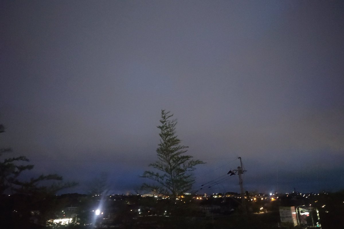 jiayerenyu89378's tweet photo. 6月3日　水曜日
おはようございます😊

台風の影響も和らぎ
今は霧雨の　熊本
今日は鹿児島方面に向かいます。

本日も健やかな1日を👋

行ってきます…🚛💨

行ってらっしゃい👋 https://t.co/8iBo0wVODr